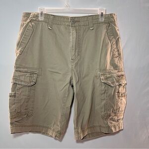 Men’s UNIONBAY Khaki Cargo Shorts - Size 32